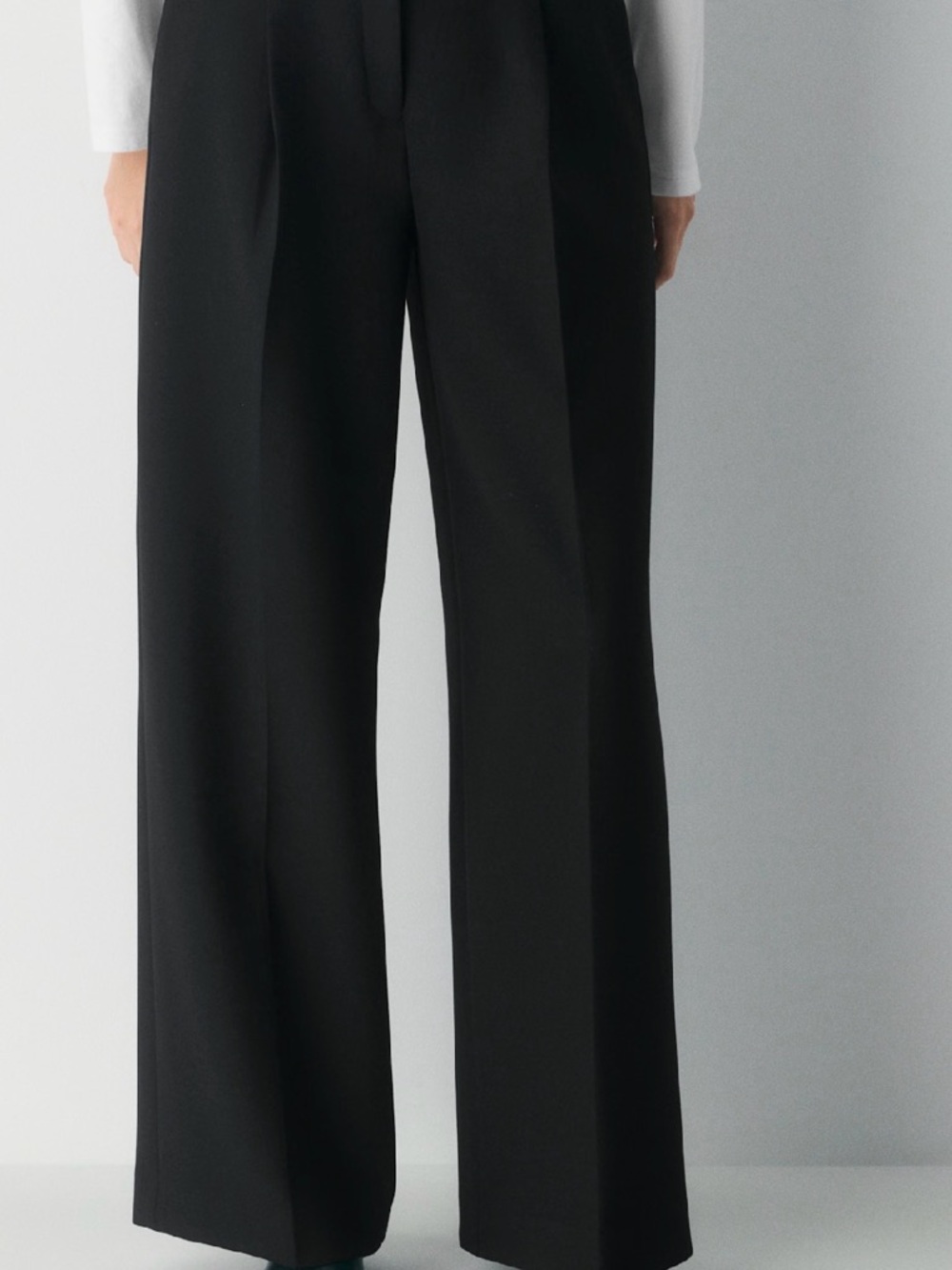 Like new Aritzia black pants